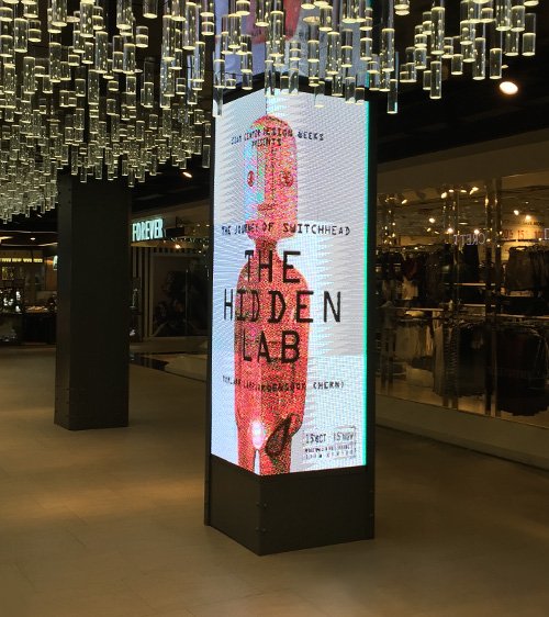led-facade-on-pillar-in-shopping-mall